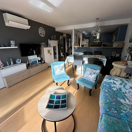 Bonito Con Gran Terraza Y Piscina Comunitaria Av-08 روساس